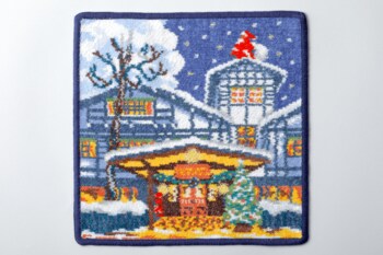 【万平ホテル】「FEILER」コラボ第3弾、サンタが訪れる雪景色のアルプス館を表現　「万平クリスマスハンカチ」本日より発売開始