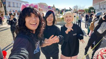 ヤバイTシャツ屋さんが志摩スペイン村で3人だけのオフを満喫！結成10年の思い出を語る