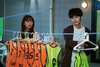 湊斗（鈴鹿央士）から突然別れを告げられた紬（川口春奈）は…『silent』第5話予告