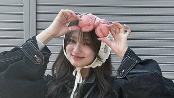 「ビジュ爆発して最高！」吉川愛 三つ編み×春コーデでお花見満喫ショット公開！オフ感あふれる自然な表情に「天使ですか！」