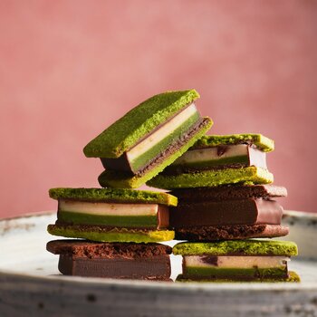 【バレンタイン初】京都の老舗茶屋・伊藤久右衛門と、横浜発のクラフトチョコレート専門店VANILLABEANSの限定コラボレーション「ショーコラ・いちご抹茶アソート」公式オンラインショップで数量限定販売