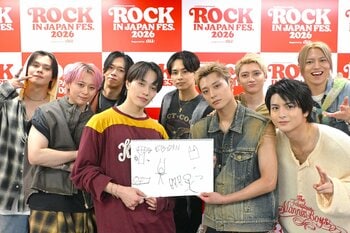 超特急 “夏の思い出”を9人でお絵描き！休養明けリョウガのリアルすぎる自画像＆ハル画伯「希望を可視化したらこれ！」初ロッキンに“ガチ夢中！”【ROCK IN JAPAN FESTIVAL 2026 レポ＆インタビュー】