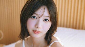 初のランジェリーカット解禁！日向坂46・富田鈴花 “ピュア”なあどけない表情に注目 1st写真集『鈴花サーキット』