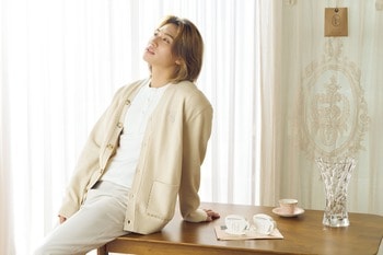 アーティストのD-LITEがキービジュアルのモデルを務める韓国発の新フレグランスブランド「XIMU(シム)」がデビュー。