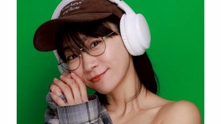 時東ぁみ（38）“バッキバキ”の腹筋を披露！白のブラトップ姿の磨き上げた美ボディに「素晴らしいくびれ」「良い仕上がり」