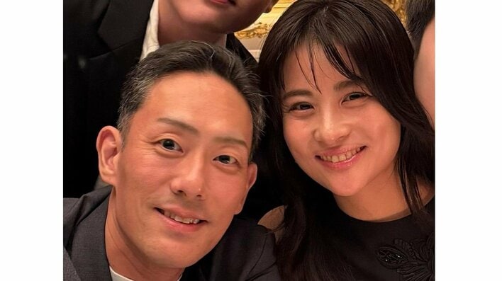 前田愛 夫・中村勘九郎と”父そっくり”息子2人との家族4ショット公開！「めっちゃお兄さんに」誕生日祝いで顔寄せ笑顔浮かべる姿に反響