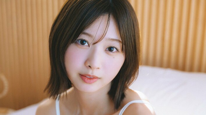 初のランジェリーカット解禁！日向坂46・富田鈴花 “ピュア”なあどけない表情に注目 1st写真集『鈴花サーキット』