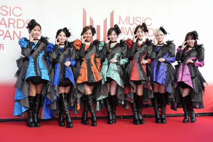 CANDY TUNEが華やかなフォーマルワンピ＆ヘッドドレス姿でレッドカーペットに登場！【MAJ2026】