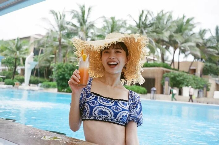 ノスタルジア　井桁弘恵さん着用　ダブルフリルオフショルリブニット  新品　完売 夏のマーメイド！」井桁弘恵 バリ島での水着＆ウェディング姿披露