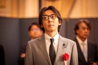 【場面写真追加】弥生（石原さとみ）が泥棒なのではと疑う夏目（高橋一生） そんなか政治資金パーティが行われ…『ポリティカルパン』第4話予告