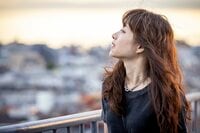 大泥棒・弥生（石原さとみ）が官房機密費を狙う！大物政治家の娘・雅（河合優実）を口説き大胆な作戦を開始！＜『ポリティカルパン』第1話完全版＞