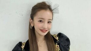 板野友美 新年に艶やかな桃色着物姿を披露！浅草寺へお参り和装ショットに「神々しい美しさ」 新年のご挨拶＆抱負は…