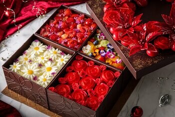 【新横浜プリンスホテル】クリスマスケーキコレクション2026-咲き誇る花々の美しさを閉じ込めた3種類をラインナップ