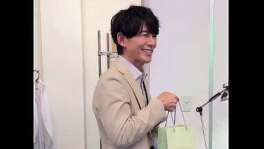 これぞイケおじ」藤木直人53歳バースデー！白石麻衣からプレゼントを
