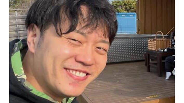 エハラマサヒロ 5人の我が子と妻とグランピング満喫する姿を披露！「奥様 娘さん達と並ぶと四姉妹みたい」秋を感じる3姉妹ショットも