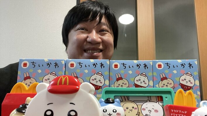 「お店みたい！」総額200万円！？の「ちいかわグッズ」が飾られた人気芸人の自宅に反響「すごすぎる」「可愛いお部屋！」