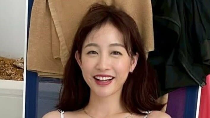 【画像11枚】「スタイルが良い」2児の母・新井恵理那 産後約8ヶ月のビキニショット公開！沖縄プールでの0歳長女とのおそろいコーデを見る