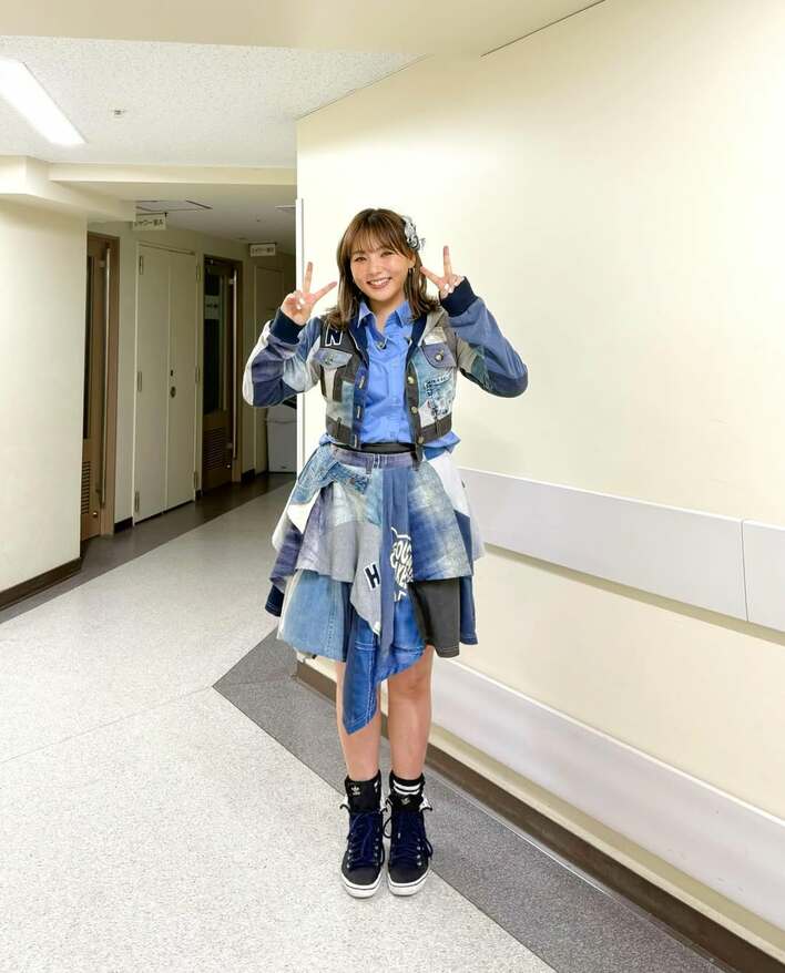 超輝いてる」野呂佳代 ミニスカアイドル姿に「足が真っ直ぐで綺麗」と