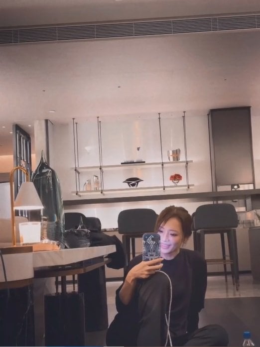 豪華さやばすぎ」浜崎あゆみ 自宅ジムに迎えたSnow Manからの贈り物を