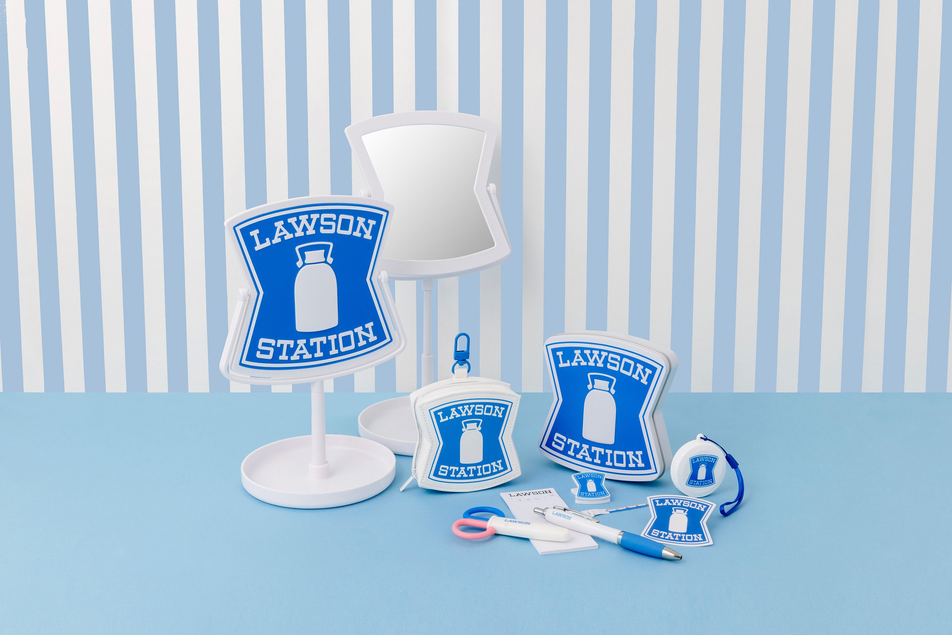 看板が“そのまんま”付録になった「LAWSON（ローソン）」公式ブック3種