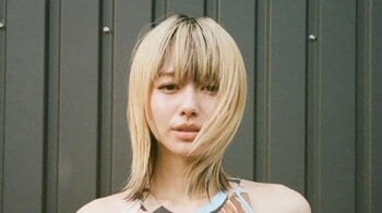 「義兄宅ですか！」山本舞香 ピンク髪のイメチェン姿でわんこに顔寄せショット公開！「Takaのワンワンに似てると思ったら」