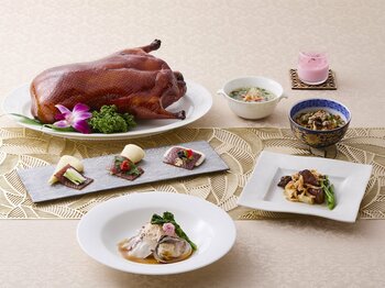 【ロイヤルパークホテル】贅沢に北京ダックを食べ比べ！春の味覚を合わせたコースメニューを発売