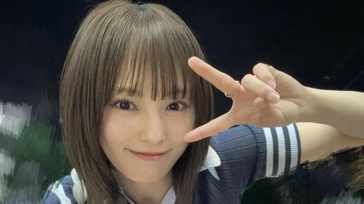 山本彩 おへそチラ見せ×メガネの爽やかカジュアルコーデを披露！ヘルシーな色気漂う姿に「ビジュ爆発」「スタイル良くてセンス抜群」