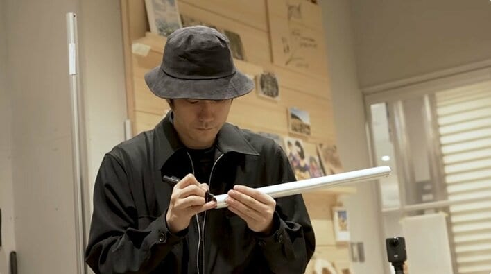 【画像】「クオリティー高すぎ」松山ケンイチが製作した革を巻いた“持ち運びできる屋台”を見る