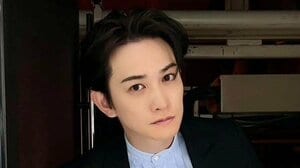 町田啓太 無邪気な幼少期ショットで36歳誕生日を報告！ピースやはっちゃけポーズなど面影感じる姿に「この頃から仕上がってる」「変わらないですね」