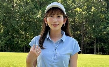 「スタイル最強！」元NHKアナ 中川安奈 ミニスカゴルフウェアで美脚披露！熱中症にも注意を払ってプレー