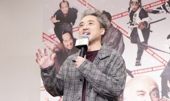 ムロツヨシに女子中高生からド直球質問！「好きな女性のタイプは？」