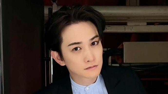 町田啓太 無邪気な幼少期ショットで36歳誕生日を報告！ピースやはっちゃけポーズなど面影感じる姿に「この頃から仕上がってる」「変わらないですね」