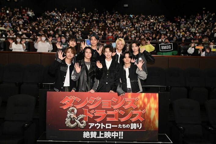 MAZZEL 舞台挨拶の場で初お披露目!NAOYA「MUZE(ファン)のみんなのおかげです」