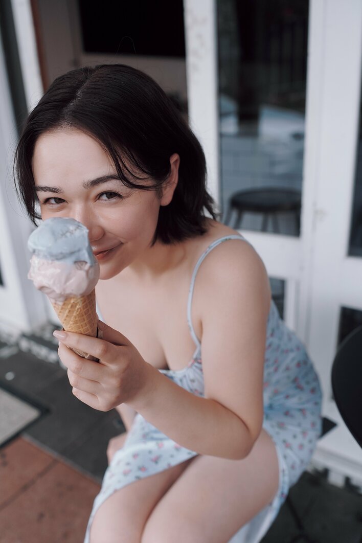 村重杏奈「けしからん」“大胆”な写真集の1枚を公開！しなやかな曲線美