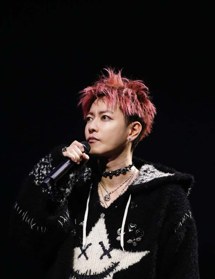 佐藤健 フードかぶりベース弾き語り！『グラスハート』アジアツアーを