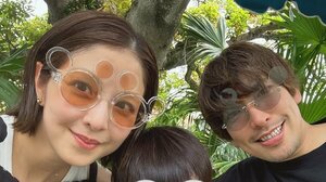 EXITりんたろー。&本郷杏奈 2歳長男を囲んだ仲睦まじい家族ショット公開！ディズニー大満喫する様子に「家族写真にほっこり」「お兄ちゃんになりましたね」