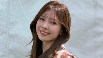 NiziU・MAYUKA 美くびれ輝く姿に「スタイルが天才すぎ」と絶賛の嵐！花束との絵になる1枚などフェスオフショットの数々に「え、女神？」