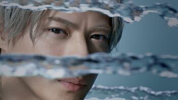 平野紫耀の“水も滴る”美しい眼差しにドキッ！「ウそだ！むずかしい！」びしょ濡れで難しい撮影にチャレンジ