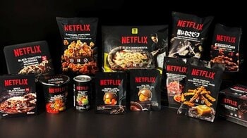 イトーヨーカドー・セブン－イレブン・Netflixが初コラボ！黒い生地のピザや刺激的な辛さのブラックカレーなど“美味しさ+面白さ”を取り入れた商品が登場