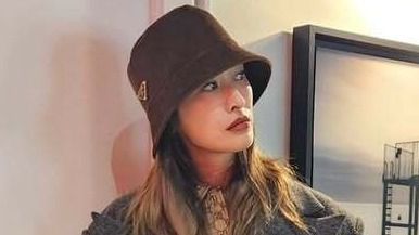 山田優 “絶対領域”見せミニ丈×ロングブーツ姿を披露！理想的なスタイルに「何をお召しになっても絵になる」と歓喜の声