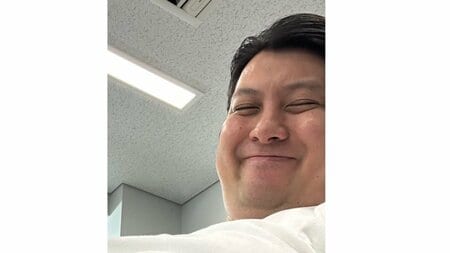 ジャンボたかお「腹がちぎれそう」衝撃ショットを公開！画面半分を占領した“巨大すぎるおなか”に「上手に焼けた餅みたい」と反響