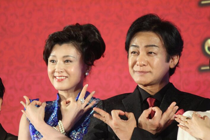 片岡愛之助＆藤原紀香 夫婦初共演で舞台挨拶に登場！「人を驚かせてなんぼ」