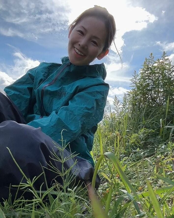 玉ねぎを300本植えました」小西真奈美(46)の農作業姿公開に反響！土