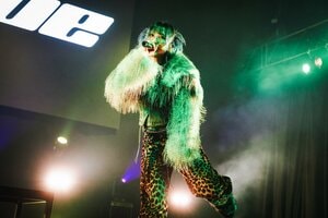 『ワンピース』ED主題歌で話題バンド・muqueがCLAN QUEENとの生コラボで会場を“お祭り騒ぎ”に！『The 1』など感情爆発の大迫力の演奏にファン熱狂【COUNTDOWN JAPAN 25/26 ライブレポ】