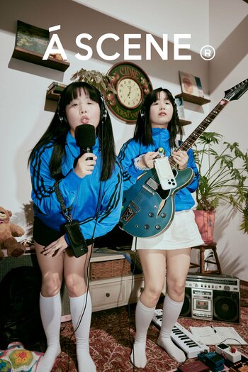 ガジェットアクセサリーブランドA SCENEが元CHAIのMANA&KANA「OKAME」をモデルに起用した2026年春夏コレクションのイメージを公開。