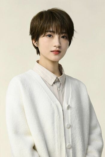 SNSで話題となったショートカットは役つくりのため！若月佑美が『リビングの松永さん』に出演！！美己（髙橋ひかる）の担任教師役