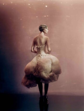 マルタ・オルテガ・ペレスによるMOP財団が、世界的に著名な写真家パオロ・ロヴェルシの大規模展覧会をア・コルーニャで開催