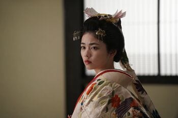 心の距離を縮める倫子（小芝風花）と家治（亀梨和也）＜『大奥』第3話完全版＞