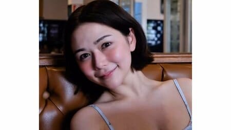 “過去最大露出”で話題 村重杏奈 写真集のオフショットを公開！超どアップでアイス片手に愛嬌たっぷりポーズ披露で「天使」とファンもん絶