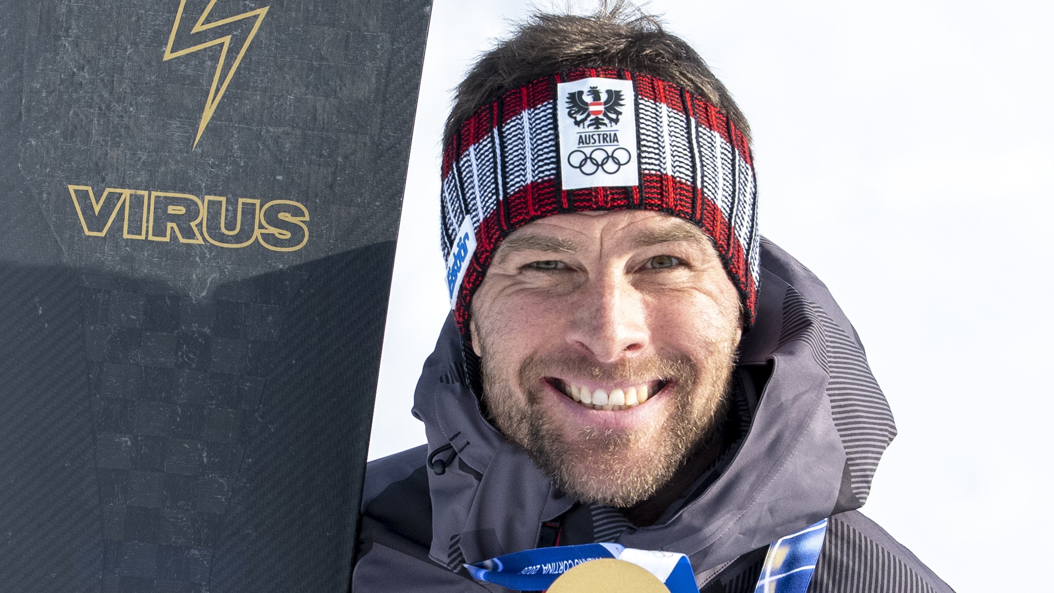 雪山で上裸…」信じられない勝利の“喜び爆発”姿が話題！極寒で全身